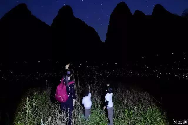 大爆炸后空间向各个方向膨胀，为什么宇宙不是球形，而是平坦的？游戏画面