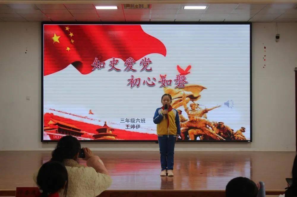 双人跨栏赛跑