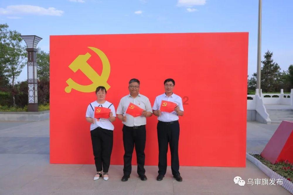 客厅没有预留充足的储物空间，你会怎么处理？游戏画面