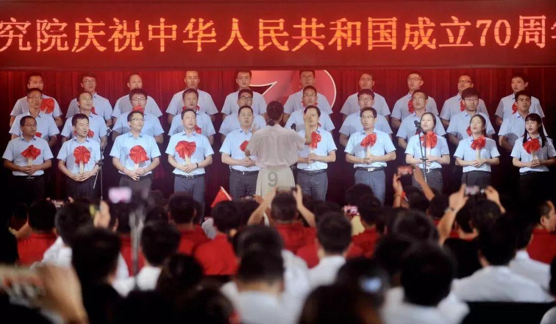 财经早报:跨境ETF炒作火爆机构提示溢价风险 174家年报净利增超100%