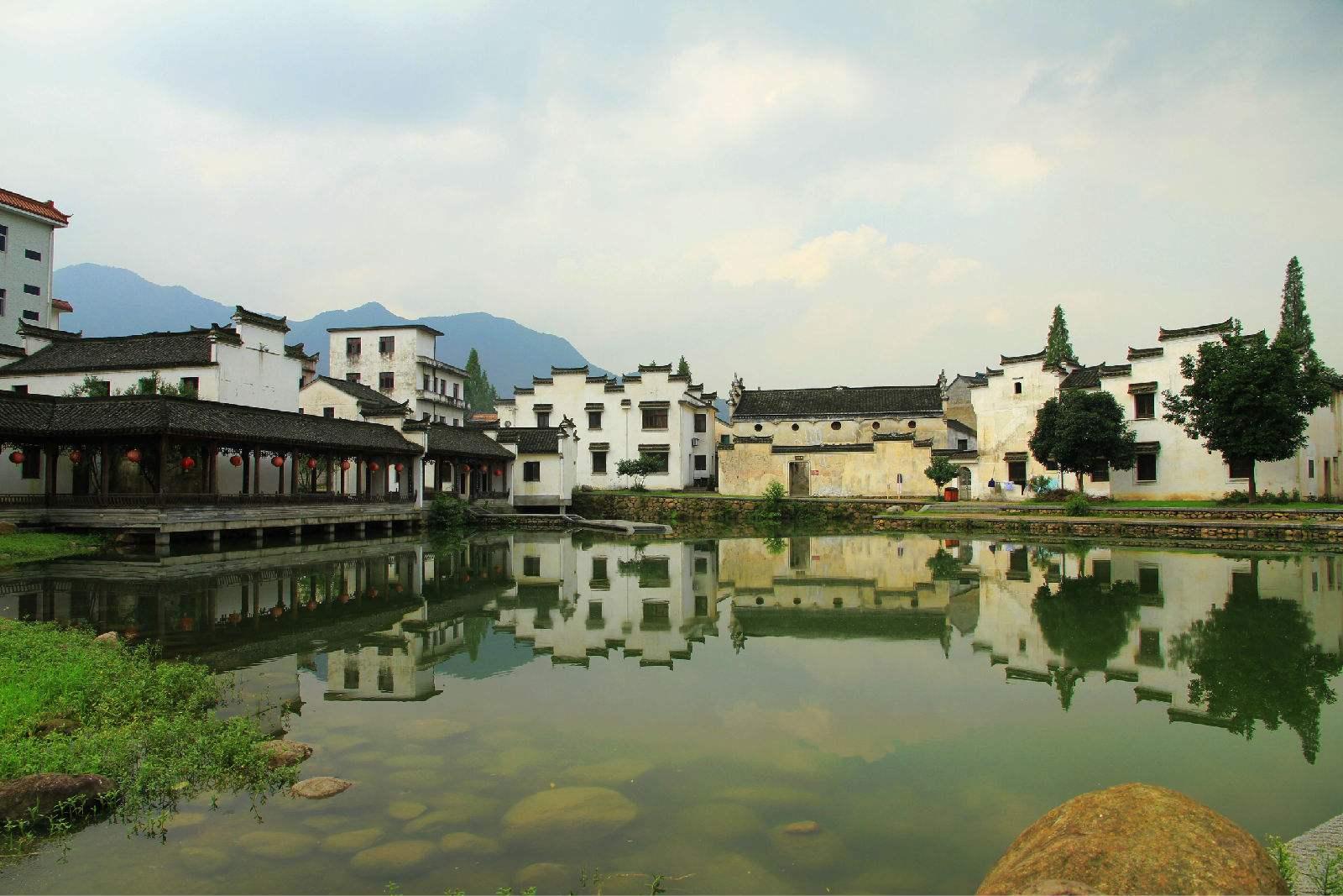 客厅没有预留充足的储物空间，你会怎么处理？游戏画面