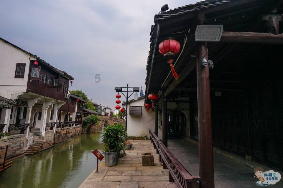 跳动的旋转球